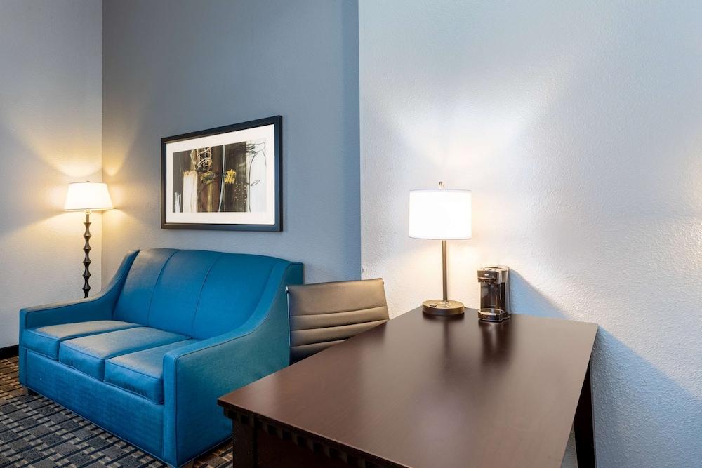 Hotel La Quinta By Wyndham Mt. Pleasant 3*