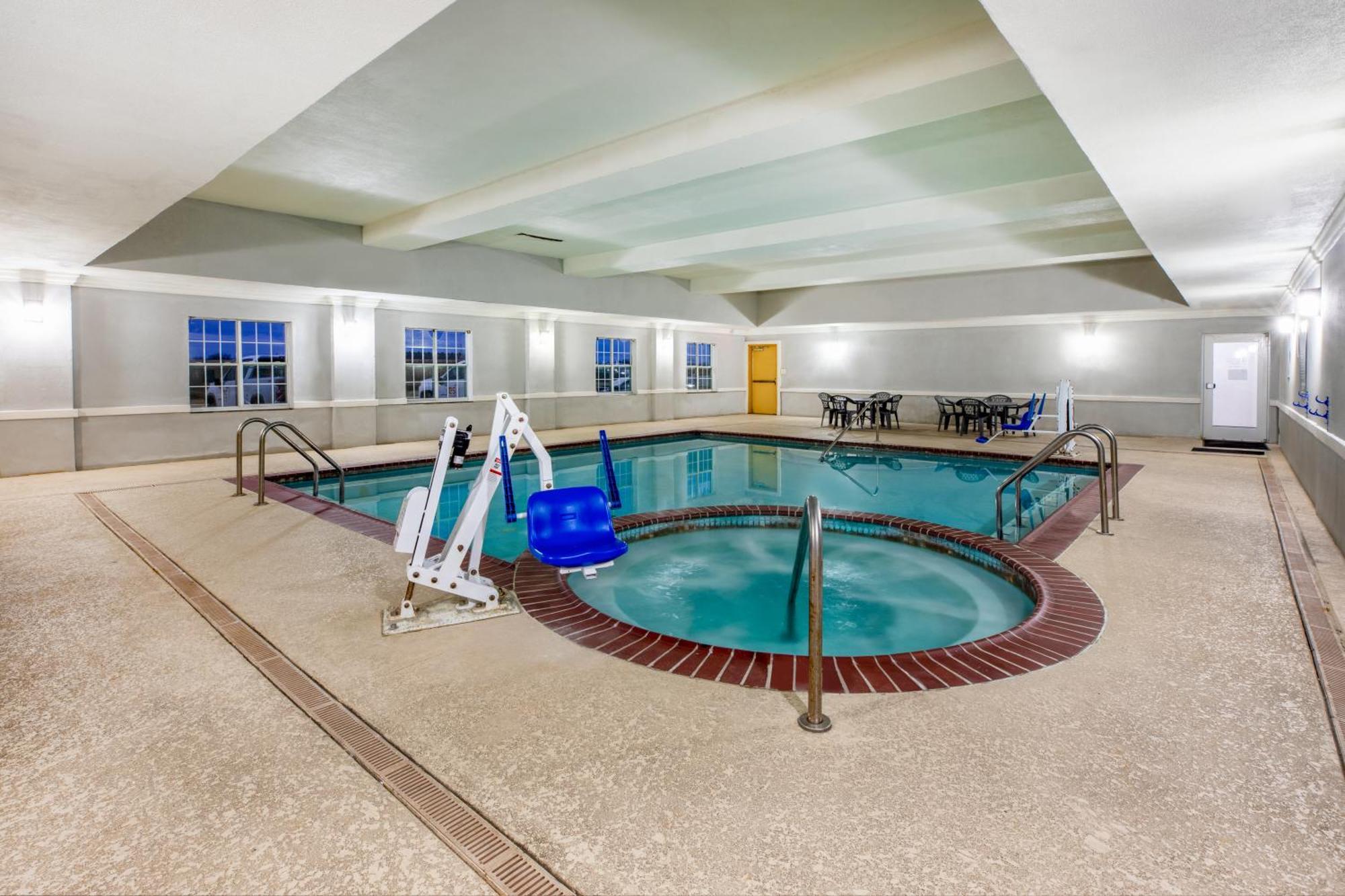 La Quinta By Wyndham Mt. Pleasant Hotel